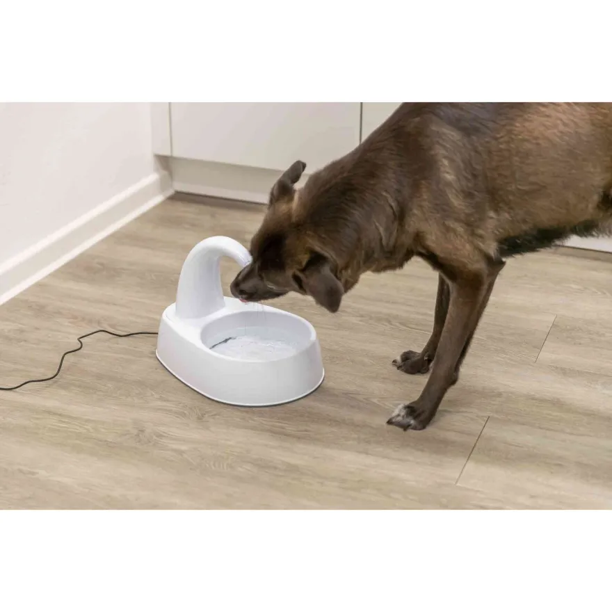 Фонтан для пиття Trixie Curved Stream білий 25*24,5*35 см / 2,5 л