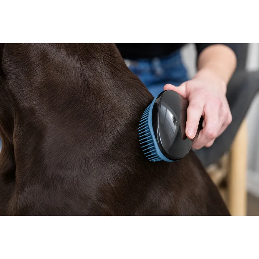 Щітка Trixie Soft Brush м'яка пластикова, синя 6,5*11 см / 19 см / 15 мм